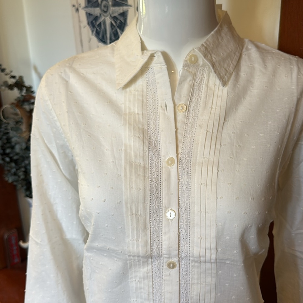 NWT northern reflections size small Elegant White Button-Up Blouse